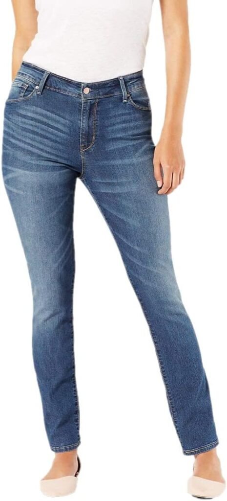 Signature by Levi Strauss  Co Womens Modern Straight Jeans